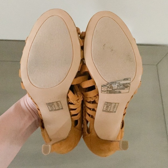 Forever 21 Faux Suede Heeled Cutout Sandals Open Toe 6 - Picture 6 of 6